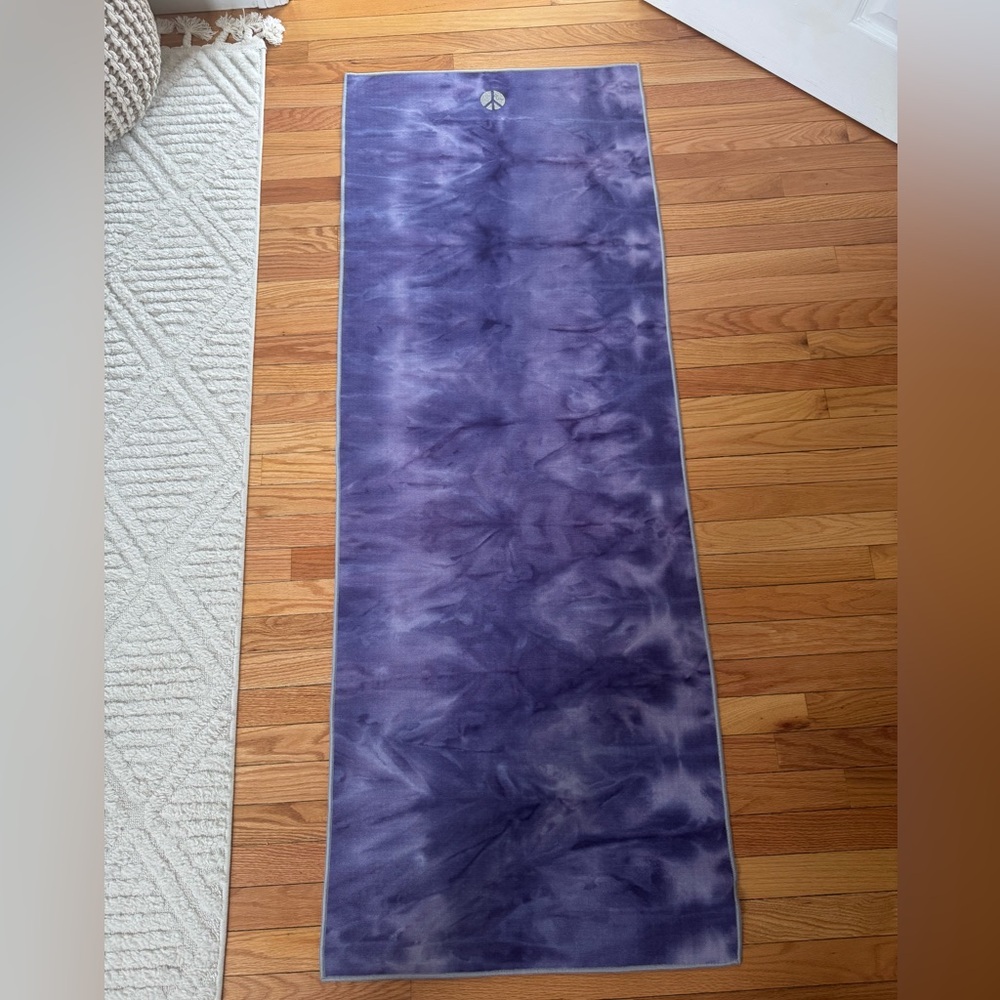 Yogitoes yoga mat towel purple peace sign